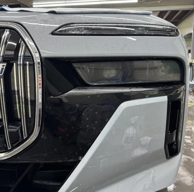 BMW i7 전체 PPF 시공 중