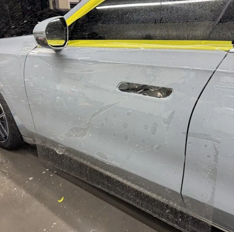 BMW i7 전체 PPF 시공 중