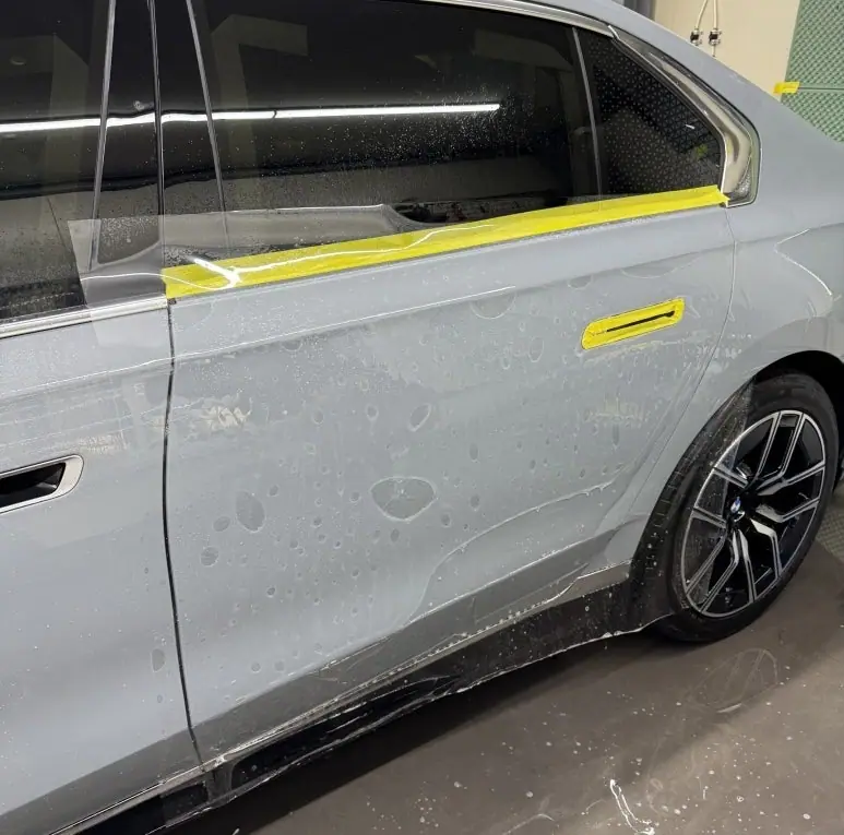 BMW i7 전체 PPF 시공 중