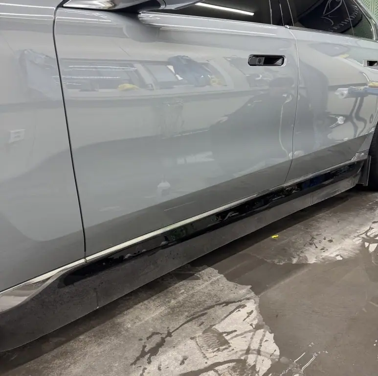 BMW i7 전체 PPF 시공 중