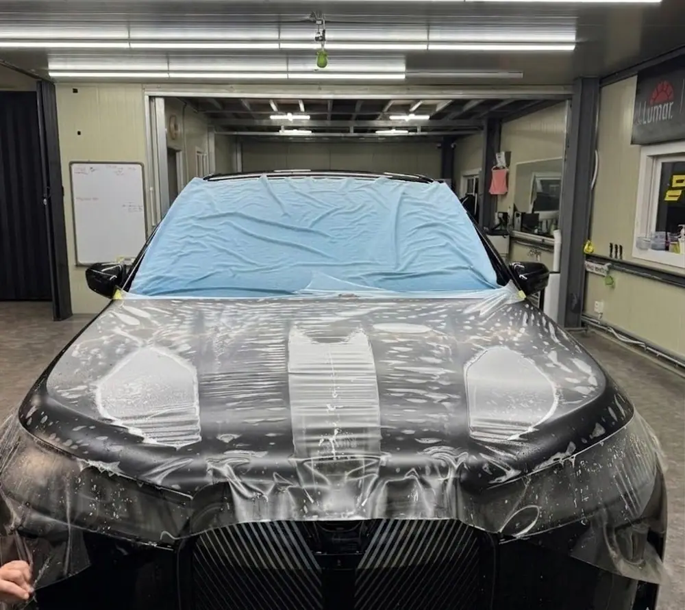BMW iX 무광 PPF 시공 중