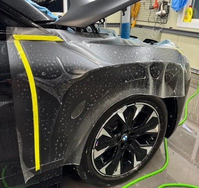 BMW iX 무광 PPF 시공 중