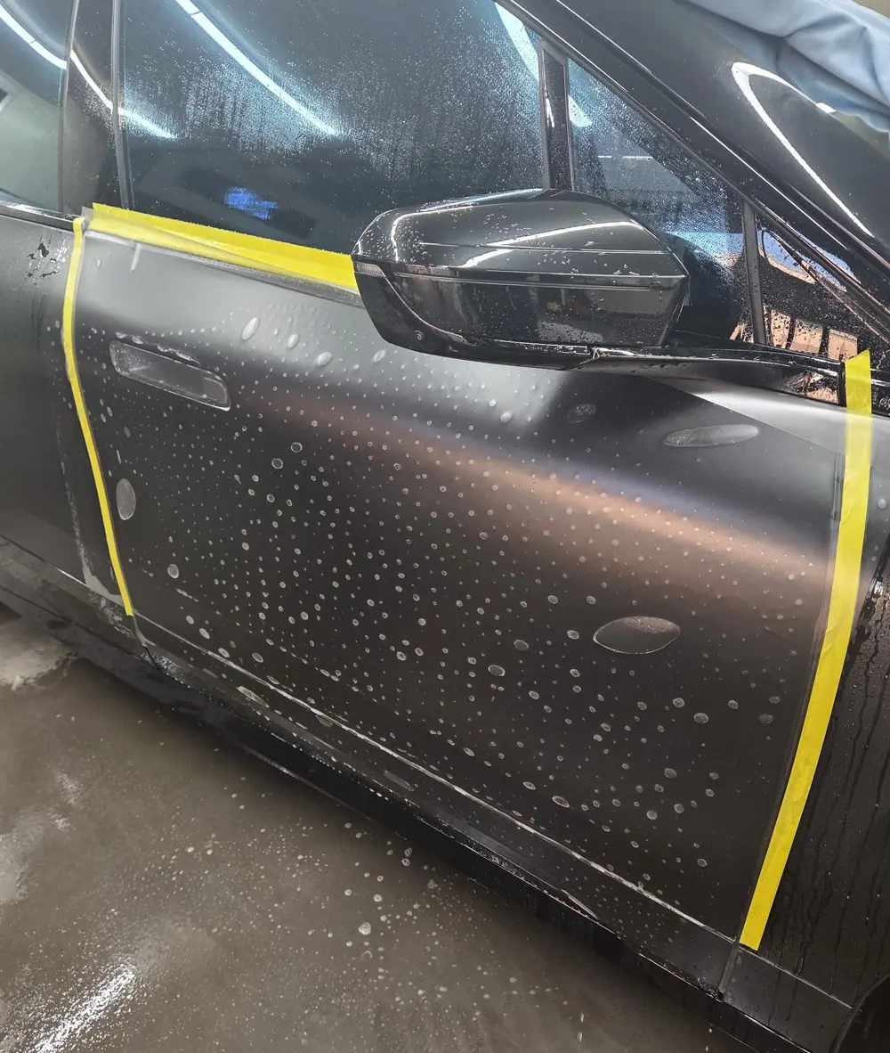 BMW iX 무광 PPF 시공 중