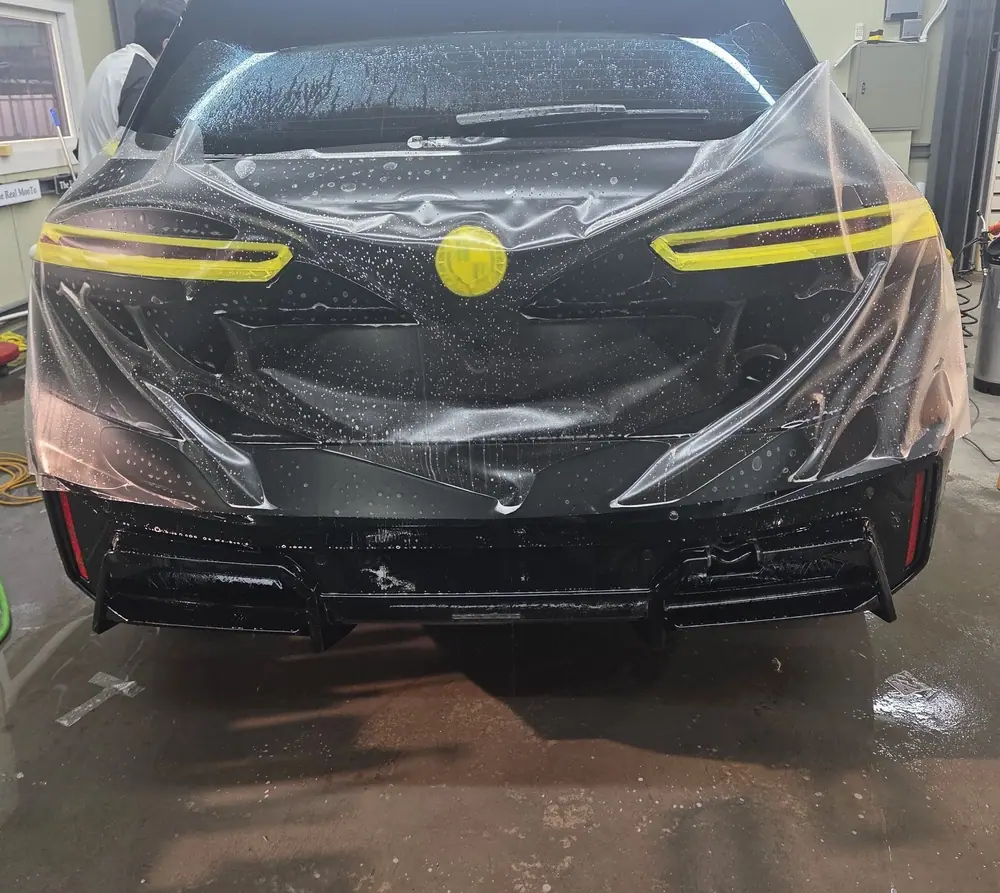 BMW iX 무광 PPF 시공 중