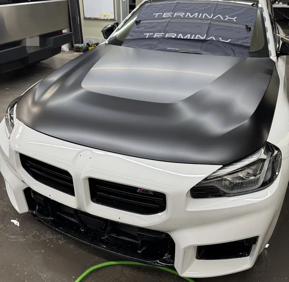 BMW M2 컬러 PPF 시공 중